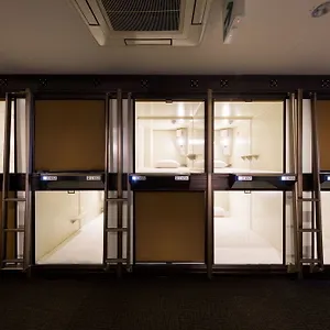  Kapslový hotel Capsule Cube